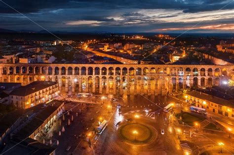 Segovia Roman Aqueduct aerial view at night – Songquan Photography