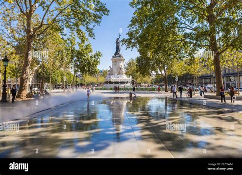 Place de la republique hi-res stock photography and images - Alamy