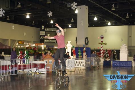 Winterfest Milwaukee WI — BMX Stunt Team – Division BMX Stunt Show