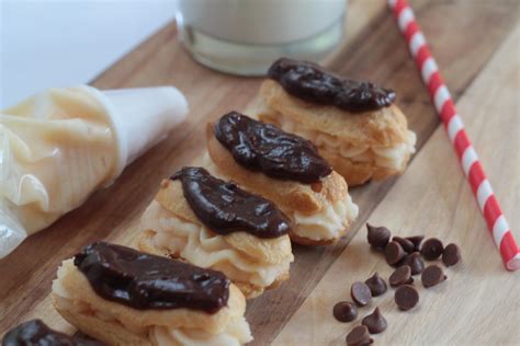 eat pray bake: Mini Chocolate Eclairs & Mutiny