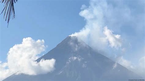 Philippines: Thousands evacuated around Mayon Volcano – DW – 06/09/2023