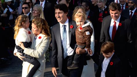 Prime Minister Justin Trudeau, new cabinet sworn in at Rideau Hall ...