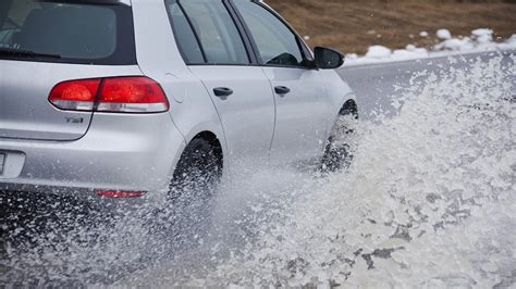 Aquaplaning, what it is and how to avoid it - Car Pro