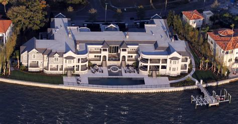 Tom Brady Renting Derek Jeter's Absolutely Massive Mansion While In ...