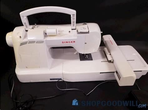 Singer Futura Quintet USB Sewing Machine - shopgoodwill.com