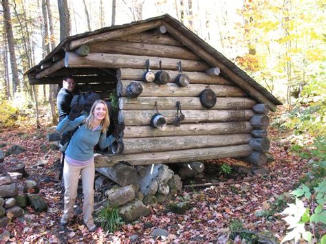 Canada lean-to, from bonius.com | Bushcraft shelter, Survival shelter, Rustic cabin