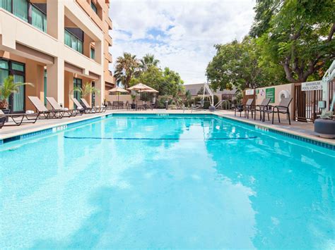 Hotel in Palmdale, CA | Holiday Inn Palmdale-Lancaster