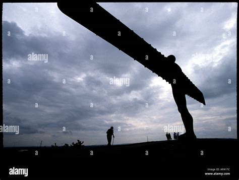 ANGEL OF THE NORTH BY BRITISH SCULPTOR ANTONY GORMLEY AT GATESHEAD ...