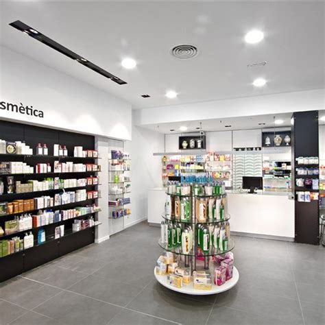 Small Pharmacy Shop Interior Design Ideas #008 5 | Progettazione interni negozio, Idee per ...