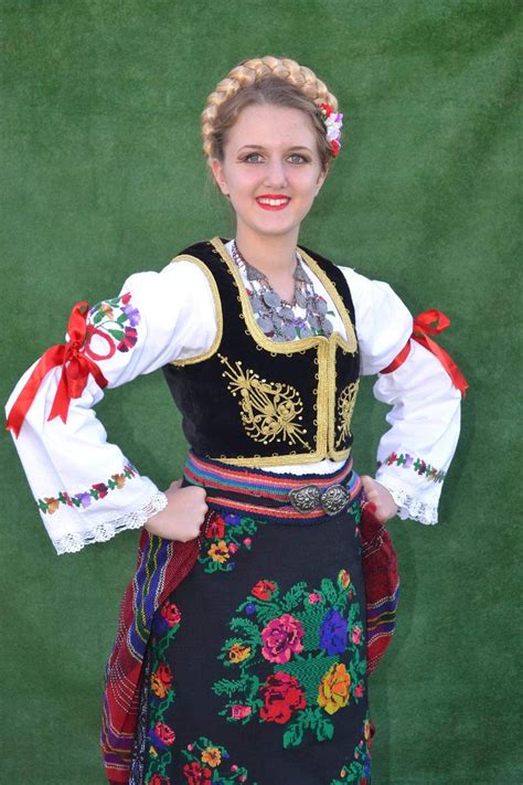 Serbian Traditional Folk Costume from Šumadija | Folklor