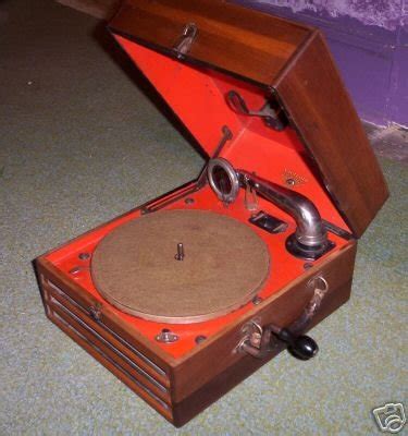 ANTIQUE VICTROLA HAND CRANKED PHONOGRAPH | #21419496