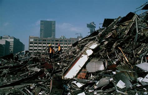 Earthquake Damage In Mexico City Photograph by Peter Menzel/science ...