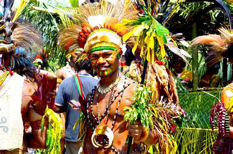 Eastern Highlands Province Traditional Attire #Goroka #Apo #TraditionalBilas | Amazing ...