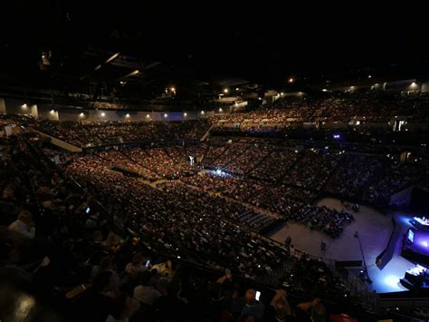 We give you our Berkshire Hathaway Shareholders' Meeting photos