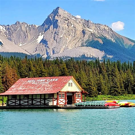 Maligne Lake – Beckers Chalets Jasper