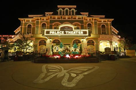 AMERICA’S BEST CHRISTMAS TRADITION BEGAN AT DOLLYWOOD ON NOV. 6 – Nashville Insider