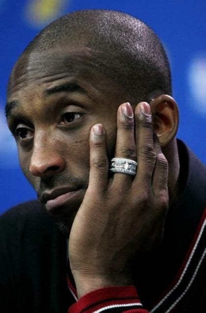 Kobe Bryant shows his diamond studded wedding ring | Kobe bryant rings, Kobe bryant, Kobe