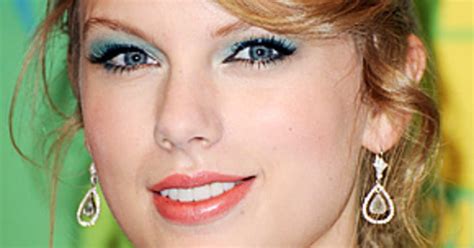 Would You Rock Bright Green Eye Shadow Like Taylor Swift? - Us Weekly