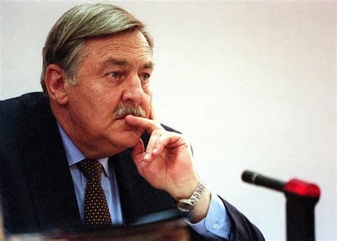 Apartheid-era minister, Pik Botha dies