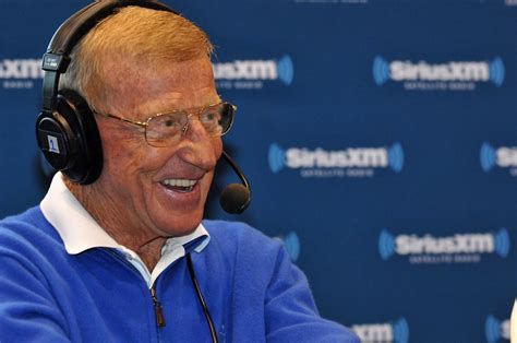 Notre Dame Football: Lou Holtz classy after receiving public apology