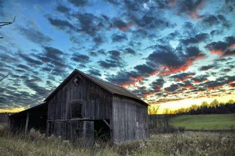 Old barn | Old barns, Old barn, Barn photos