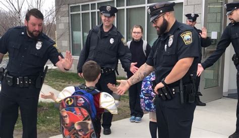 Fall River Police Department participates in High Five Friday – Fall River Reporter