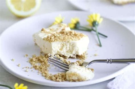 These Refreshing Frozen Lemon Bars Will be a New Summer Favorite