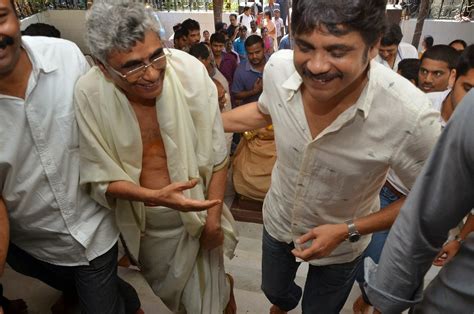 Nagarjuna Family At Saibaba Temple - TeluguCinema365