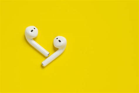 Iphone Earbuds Stock Photos, Pictures & Royalty-Free Images - iStock