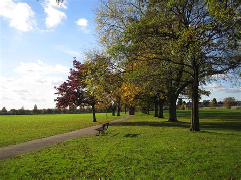 Seven Kings Park © Nigel Cox cc-by-sa/2.0 :: Geograph Britain and Ireland