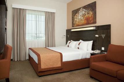 Hotel Holiday Inn Express Dubai Jumeirah 2* (Dubai, UAE)