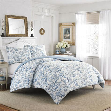 1000+ images about Laura Ashley Bedding on Pinterest | Comforters bed, Quilt and White quilts