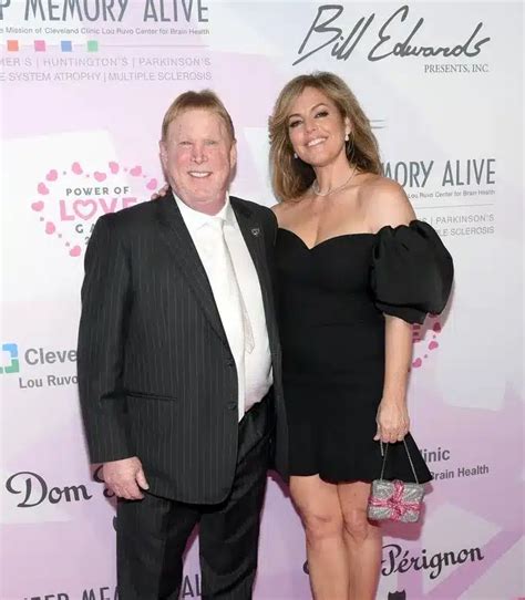 Who Is Mark Davis Wife? - Detectmind