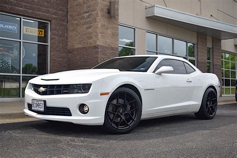 Chevrolet Camaro 5th Gen White American Racing AR924 Crossfire Wheel | Wheel Front