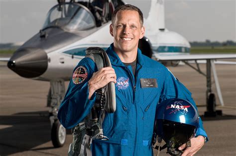 Following Neil Armstrong's flight path: New astronaut is NASA research pilot | collectSPACE