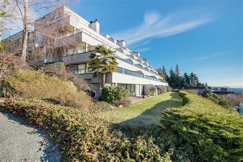 Panorama Gardens & Panorama Village - West Vancouver