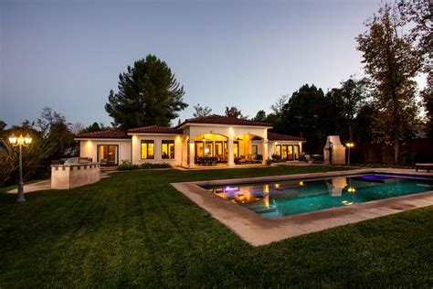 PRIVATE WOODLAND HILLS ESTATE | California Luxury Homes | Mansions For ...