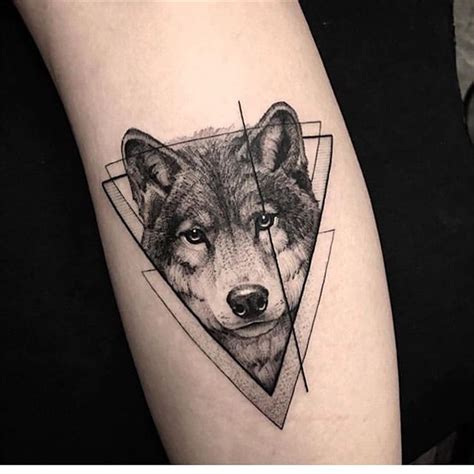 HugeDomains.com | Wolf tattoo design, Huisdier tatoeages, Tatoeage ideeën