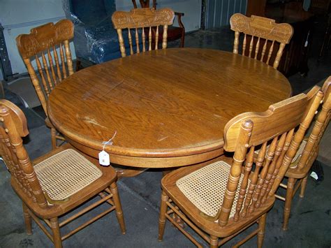 Lot - Round Oak Kitchen Table with Six Oak Chairs