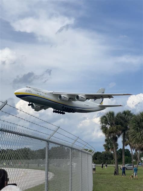 Antonov AN-124 landing in Melbourne : r/321