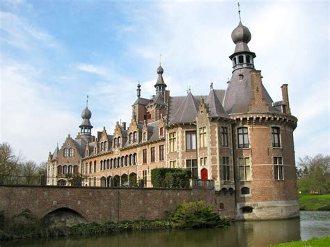 Visit Ooidonk Castle in Deinze | Live the World