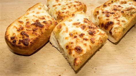 Cheesy Garlic Bread Recipe, How to Make Garlic Bread at Home | MAGGI®