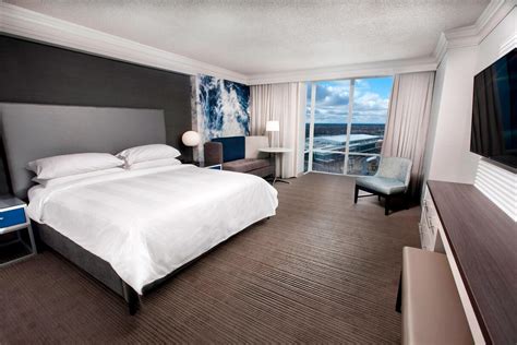 Fallsview Rooms in Niagara Falls | Marriott Niagara Falls