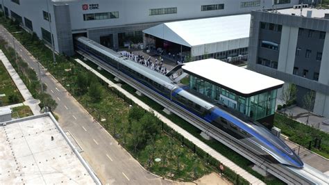 China unveils 600km/h maglev train