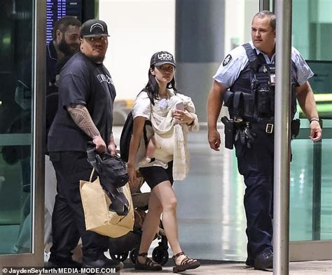 Post Malone Lands In Sydney With His Girlfriend And Daughter - Ny Breaking News