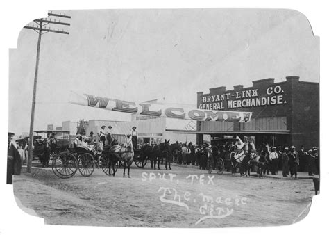 [Street Scene of Spur, Texas] - The Portal to Texas History