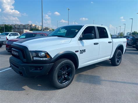 New 2020 RAM 1500 Classic Warlock 4×4 Crew Cab 5’7 Box