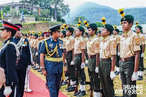 DHARMARAJA COLLEGE FELICITATES THE COMMANDER OF THE AIR FORCE | Sri Lanka Air Force