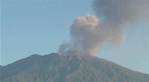 Video: Eruption of Indonesian volcano sparks travel chaos | World News ...