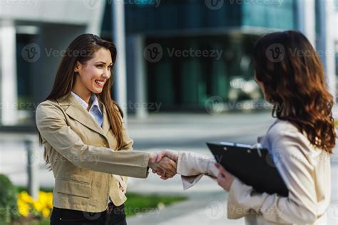 Two Business Woman Shaking Hands Outdoor 14228126 Stock Photo at Vecteezy